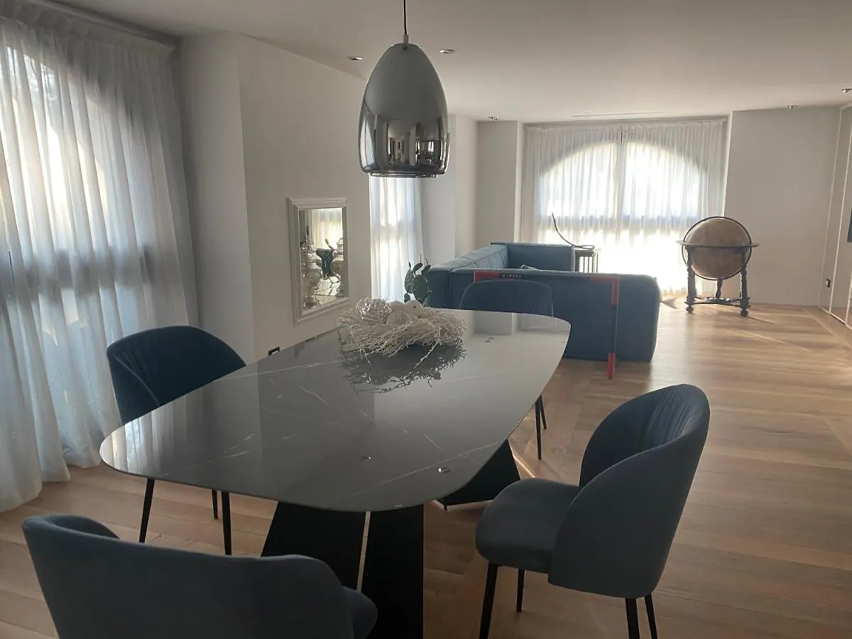 Luxury Apartment Milano 0*,  Italia