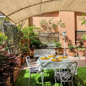  Appartamento Alma Vacation In The Centre, Big Terrace